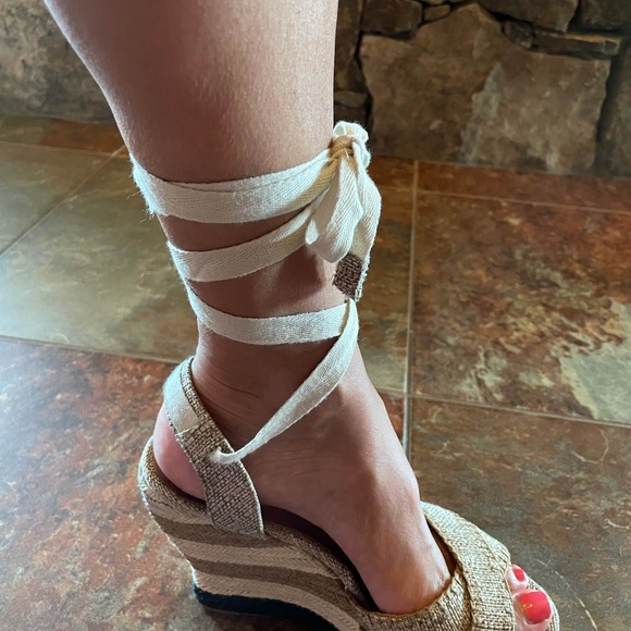 Halogen ankle tie wedges. - Picture 7 of 8